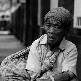 We are the same by Rovi Twin - People Street & Candids