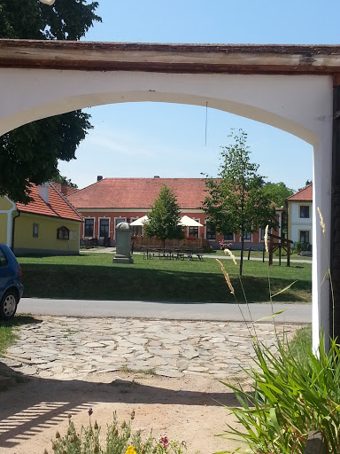 Townsquare Holasovice