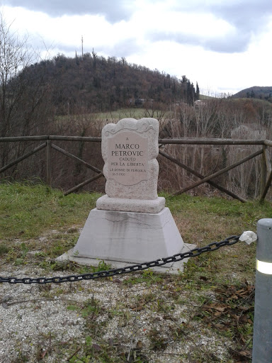 Monumento A Marco Petrovic