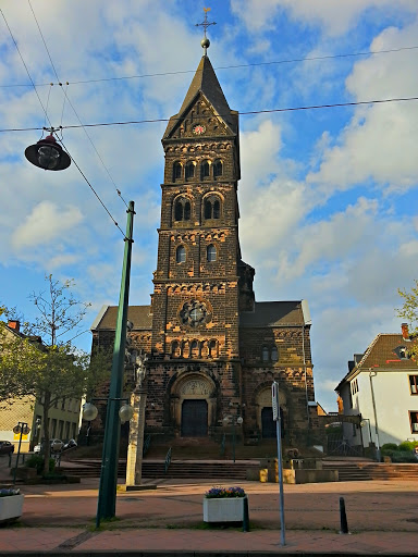 Neunkirchen, Marienkirche, Vorplatz