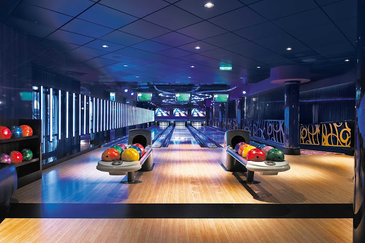 Have fun bowling with the family at Norwegian Epic's two bowling alleys.