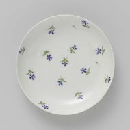 Schotel, beschilderd met korenbloemen