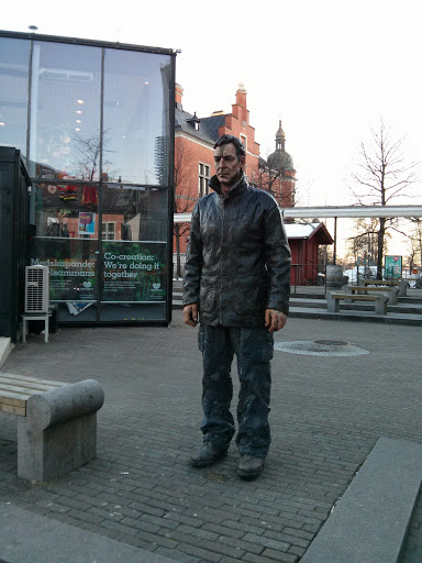 Standing Man Umeå 