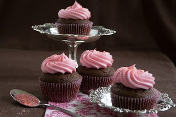 Devil&#39;s Food Cupcake with Buttercream Frosting