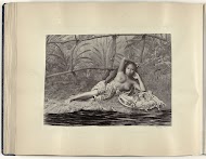 Portret van een jonge halfnaakte Indonesische vrouw, liggend met een fruitmand in een decor