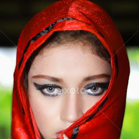 look at u by Anthony Bagaskara - People Portraits of Women