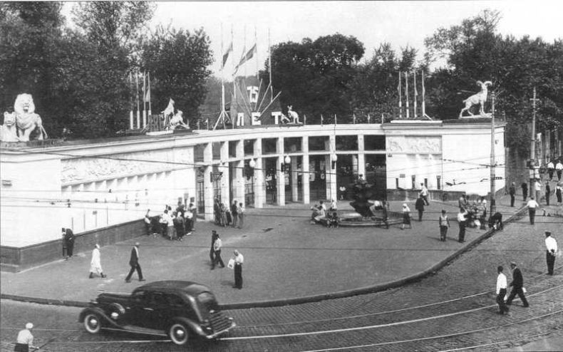 Photos Of Moscow Zoo in the 1920