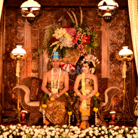 Javanese Wedding Party by Krishna Murti - Wedding Reception