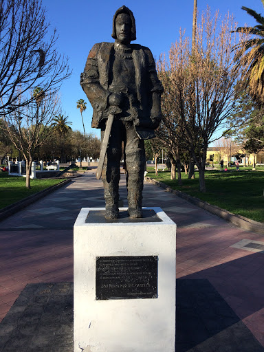 Estatua De Don Pedro Del Castillo