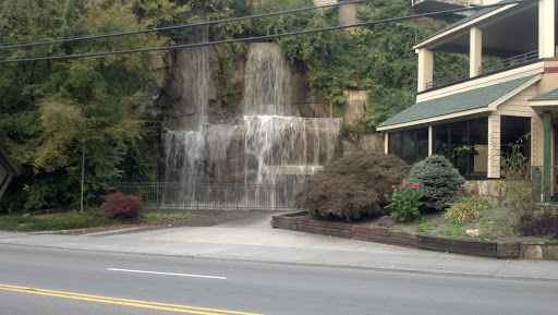 Roadway Inn Waterfall 