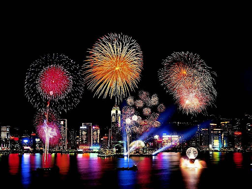 http://lh4.ggpht.com/_-YrrsbWMUiA/R8TCXO3r4_I/AAAAAAAAAEM/8bBzjLhAHj0/new-year-fireworks-hong-kongb.jpg