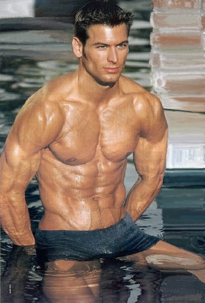 [muscle-male-model-TJ-Hoban-20.jpg]
