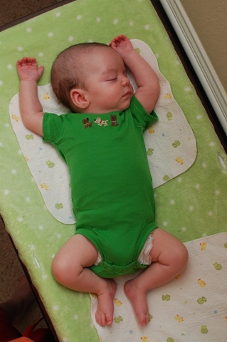 [Landon decided to sleep through his diaper change[2].jpg]