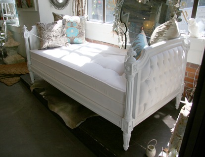 [vintage daybed - The Cross[5].jpg]