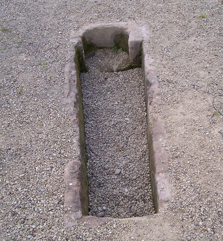 [A grave seated in Bordesley Abbey, Redditch, Worcestershire[4].jpg]