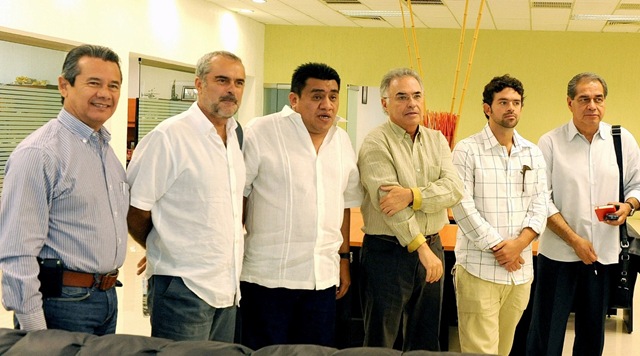 [Directivos en la junta 2011[15].jpg]
