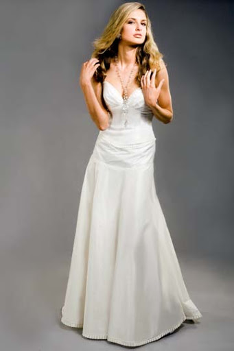 1393 ; Informal Bridal Wedding Gown