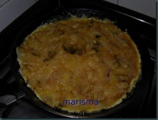 tortilla de patata con cebolla morada-5