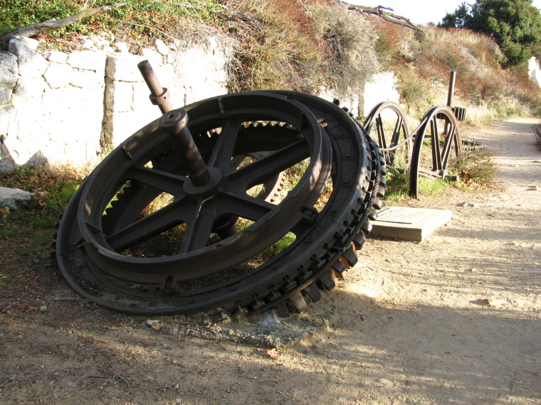 The special wheel that grips the cable to bring up the car on the incline.