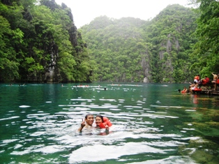 Kayangan Lake swimming - twin lagoon
