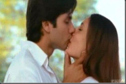 Kareena-shahid hot kiss