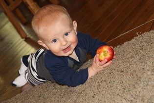 ryan holding apple (1 of 1)