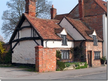 Crooked-Cottage-In-Thame-(3)