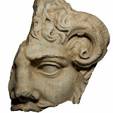 Fragment de clipeus amb la representació de Júpiter-Anmó. Model inspirat en el 'Forum Augustum' de Roma. text 3-1.jpg