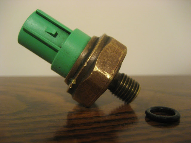 Для чего нужен датчик масла. Датчик давления масла sw90015. Датчик давления масла м10 удлиненный. Датчик давления масла (ддм). Механический датчик давления на ваз 2112.