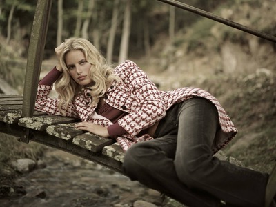 [karolina kurkova pics 1600x1200_15[9].jpg]