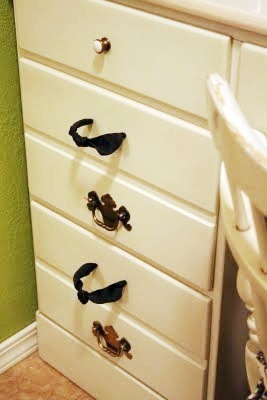 [laundry dresser handles[2].jpg]