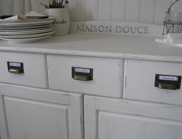 [Skänk Maison Douce med 3 lådor närbild lådor o text[5].jpg]
