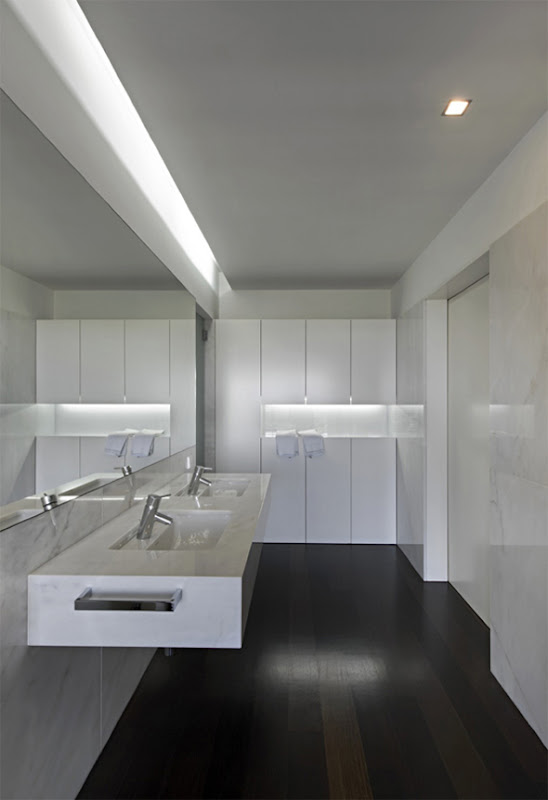 white bathroom interior decorating design ideas
