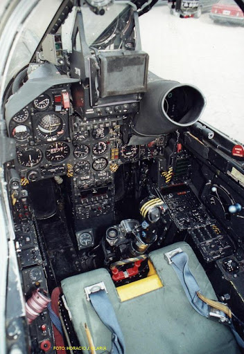 SUEcockpit.jpg