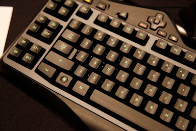 CES 2009: Logitech(羅技) G19 薄膜式電競鍵盤-在鍵盤上看YouTube,Twitter - 老貓測3C