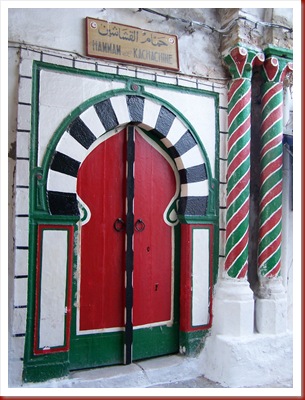 119 -  Túnez, la medina. El Hamman Kachachine se ubica justo frente a la Madrasa del Palmero.