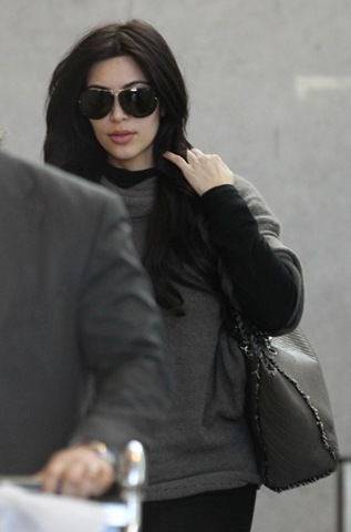 [Kim_Kardashian_Latestphoto_2011_11[4].jpg]