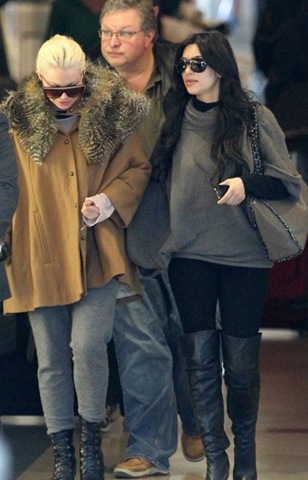 [Kim_Kardashian_Latestphoto_2011_12[5].jpg]