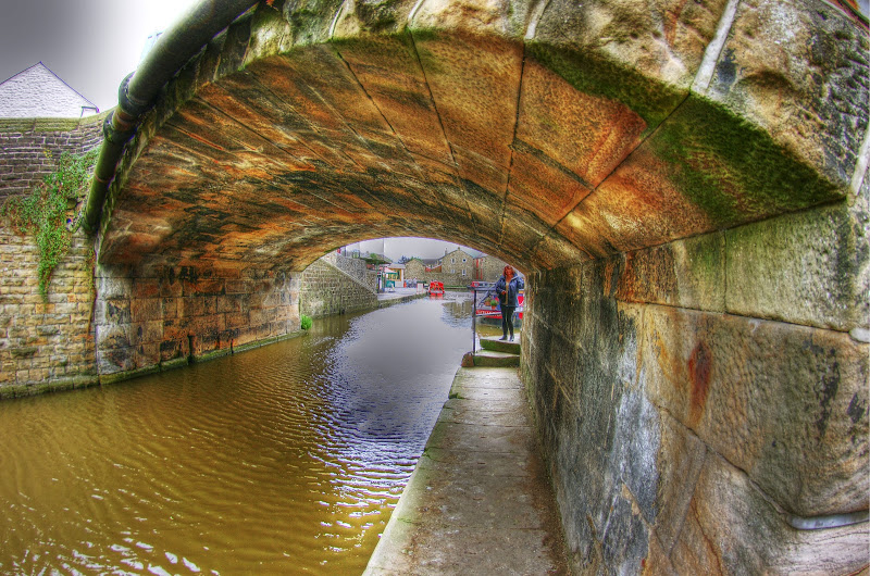 canal%20bridge%200_2_3_%2B0_1_tonemapped.jpg