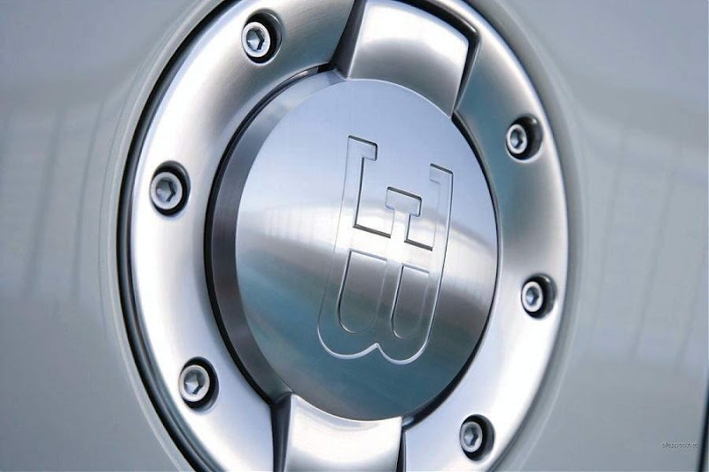 Bugatti Veyron 2009 in Dubai... Checkout the speedometer in the last image... woww!!!