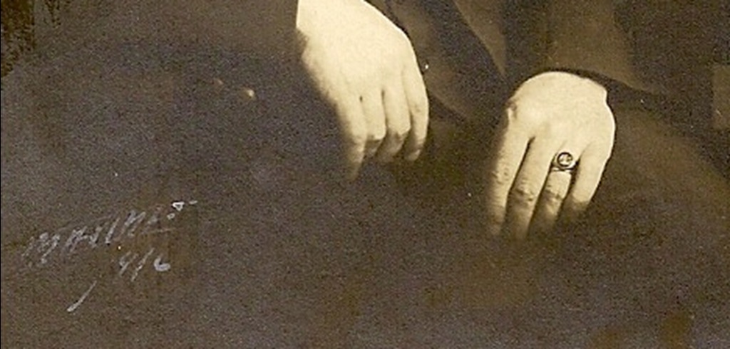 [Family in 1916[23].jpg]