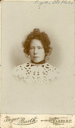 Lady with lace foreign Grand Forks CdV