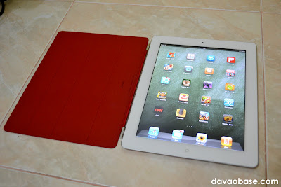 iPad 2 with Smart Cover: Loaded with free apps