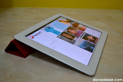 Reading Flipboard on iPad 2, using the Smart Cover as keyboard stand