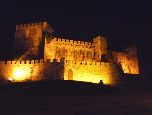 vista nocturna do Castelo de Montemor-o-Velho