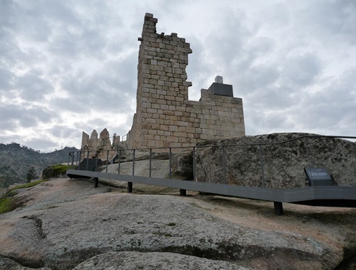 Castelo Novo - castelo - torre da menagem 1