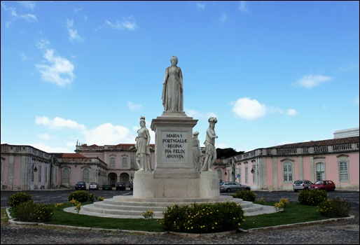 Palacio de Queluz - estátua de D.Maria I