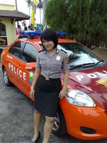 [indonesian-police-girls07[5].jpg]