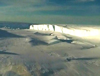 es-kommt-immer-wieder-vor-dass-riesige-eisbloecke-von-antarktis-gletschern-abbrechen-foto-zoomin-