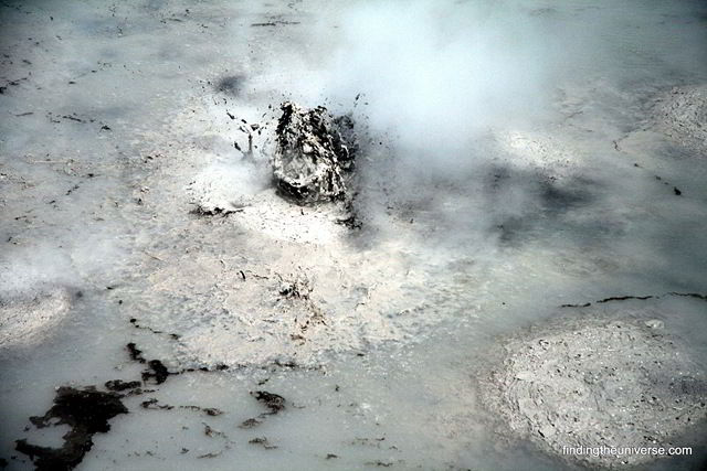 [Bubbling mud pools near Wai-o-tapu thermal reserve - Rotorua 2[3].jpg]